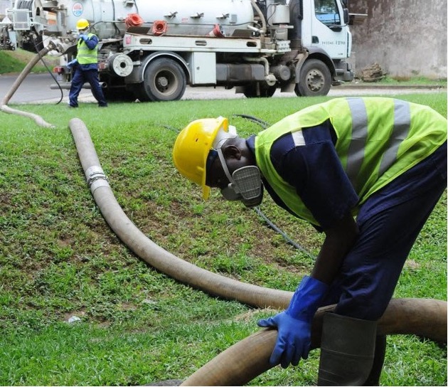  Image iravaux d’érection de pylône